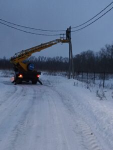 Заменили 4 уличных фонаря и 2 установили новых.