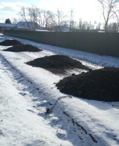 Завозим щебень для дороги