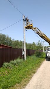 Установили и заменили уличные фонари.